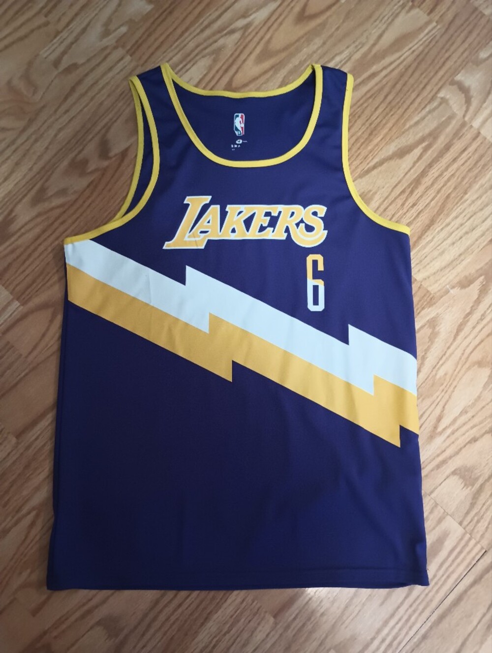 NBA LeBron James Lakers Jersey. Men's Small